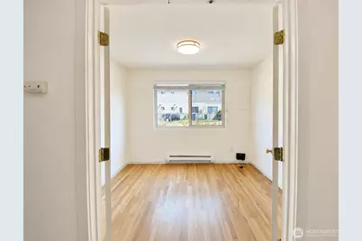 9208 Ashworth Avenue N, Seattle, WA 98103 - Photo 8
