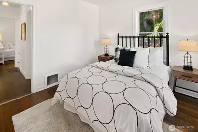 3228 35th Avenue W, Seattle, WA 98199 - Photo 16