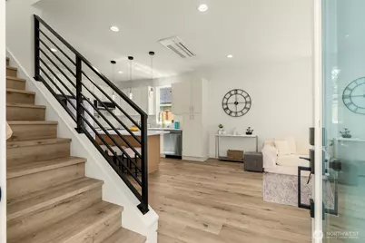 9251 Palatine Avenue N #B, Seattle, WA 98103 - Photo 2