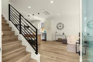 9251 Palatine Ave N, Seattle, WA 98103 - Photo 2