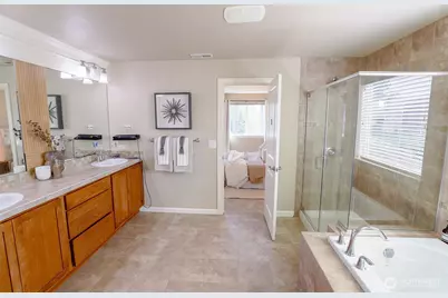 208 Ilwaco Place SE, Renton, WA 98059 - Photo 20
