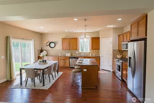 208 Ilwaco Pl SE, Renton, WA 98059 - Photo 6