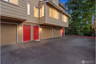 11802 98th Avenue NE #B6, Kirkland, WA 98034 - Photo 2