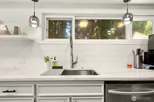 1405 S 100th St, Seattle, WA 98168 - Photo 4