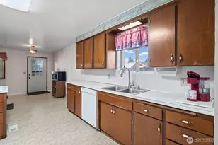 281 S C St, Buckley, WA 98321 - Photo 6