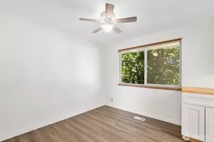 2011 8th Ave SE, Puyallup, WA 98372 - Photo 8