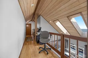 14 S Beach Dr, Everett, WA 98206 - Photo 12