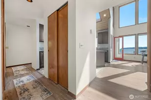 14 S Beach Dr, Everett, WA 98206 - Photo 10
