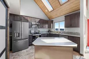 14 S Beach Dr, Everett, WA 98206 - Photo 6
