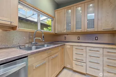16639 SE 8th Street, Bellevue, WA 98008 - Photo 14