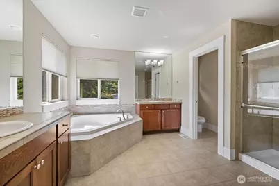907 Ilwaco Place NE, Renton, WA 98059 - Photo 16