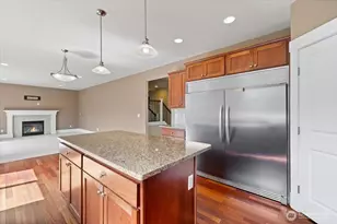 907 Ilwaco Pl NE, Renton, WA 98059 - Photo 8
