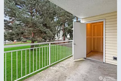 11002 SE Petrovitsky Rd #I-203, Renton, WA 98055 - Photo 16