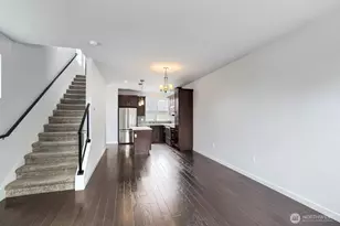 911 N 104th St, Seattle, WA 98133 - Photo 8
