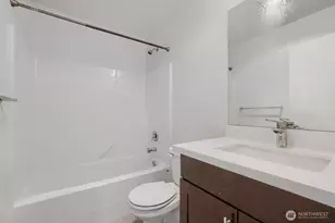 911 N 104th St, Seattle, WA 98133 - Photo 30