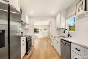 11558 Fremont Ave, Seattle, WA 98133 - Photo 12