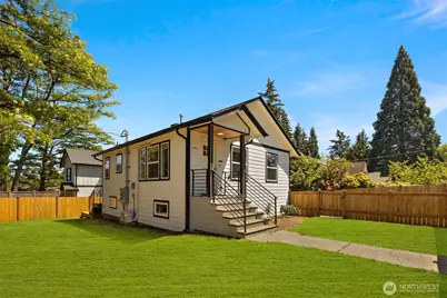 11558 Fremont Avenue, Seattle, WA 98133 - Photo 1