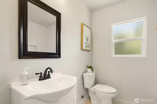 11558 Fremont Ave, Seattle, WA 98133 - Photo 16