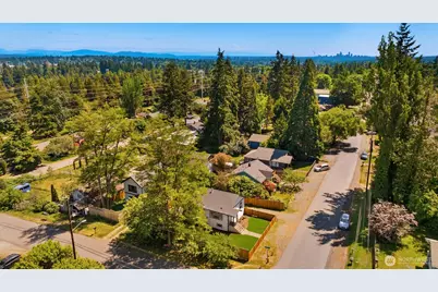 11558 Fremont Avenue, Seattle, WA 98133 - Photo 30