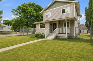 702 5th Ave NW, Puyallup, WA 98371 - Photo 1