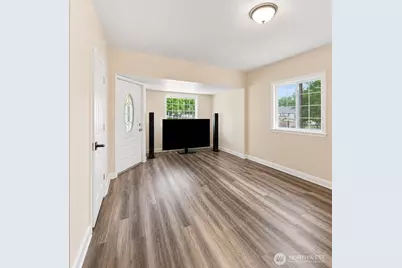 702 5th Avenue NW, Puyallup, WA 98371 - Photo 2
