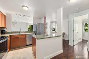 300 10th Ave, Seattle, WA 98122 - Photo 10