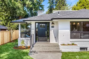 210 N 115th St, Seattle, WA 98133 - Photo 2