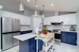 7037 Holiday Blvd, Anacortes, WA 98221 - Photo 6