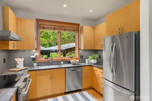 722 NE Vineyard Ln, Bainbridge Island, WA 98110 - Photo 14