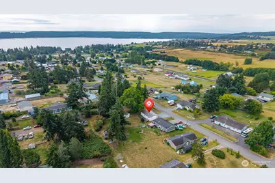 1012 Shawn Avenue, Oak Harbor, WA 98277 - Photo 2