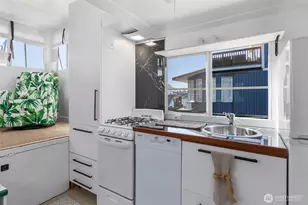 2040 Westlake Ave N, Seattle, WA 98109 - Photo 8