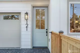 121 N 136th St, Seattle, WA 98133 - Photo 2
