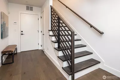 165 100th Avenue NE #165, Bellevue, WA 98004 - Photo 2