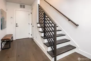 165 100th Ave NE, Bellevue, WA 98004 - Photo 2
