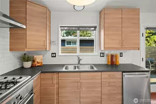263 N 171st St, Shoreline, WA 98133 - Photo 10
