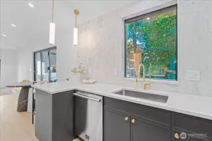 4011 SW Maryland Pl, Seattle, WA 98116 - Photo 10