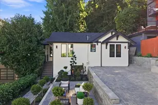 4011 SW Maryland Pl, Seattle, WA 98116 - Photo 2