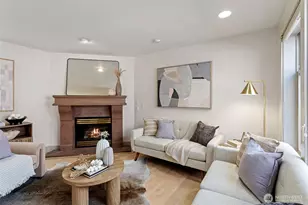 4423 Phinney Ave N, Seattle, WA 98103 - Photo 2