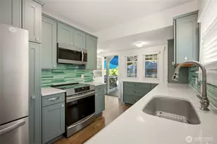 10532 Evanston Ave N, Seattle, WA 98133 - Photo 16