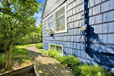 10532 Evanston Avenue N, Seattle, WA 98133 - Photo 4