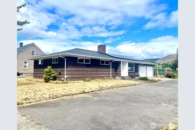 610 SW Front Avenue, Castle Rock, WA 98611 - Photo 1