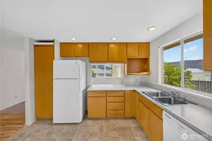 3812 W 3rd St, Anacortes, WA 98221 - Photo 8