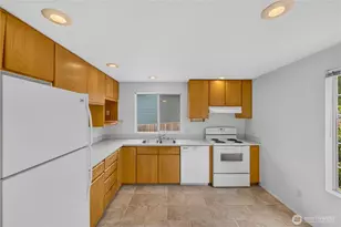 3812 W 3rd St, Anacortes, WA 98221 - Photo 6