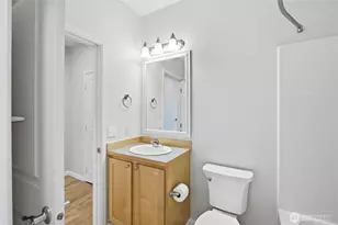 560 225th Ln NE, Sammamish, WA 98074 - Photo 4