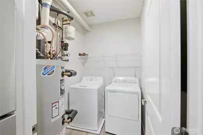 560 225th Lane NE #B101, Sammamish, WA 98074 - Photo 16