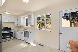 1216 N 172nd St, Shoreline, WA 98133 - Photo 10