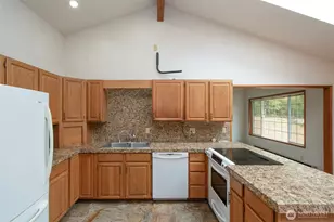 572 Dodger Ln, Port Angeles, WA 98363 - Photo 8