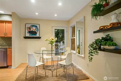 9406 Linden Avenue N #B, Seattle, WA 98103 - Photo 10