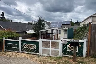 913 Charlotte Ave W, Bremerton, WA 98312 - Photo 1