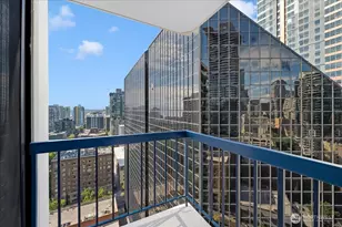 2100 3rd Ave, Seattle, WA 98121 - Photo 12